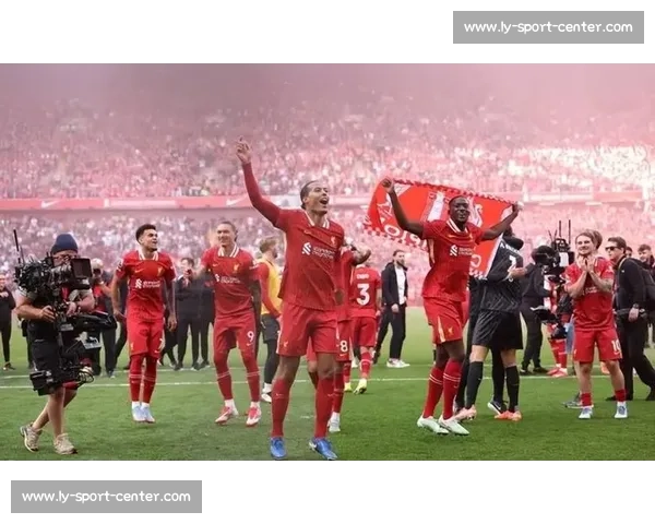 球迷狂欢！某队时隔多年重返欧战，热泪盈眶！